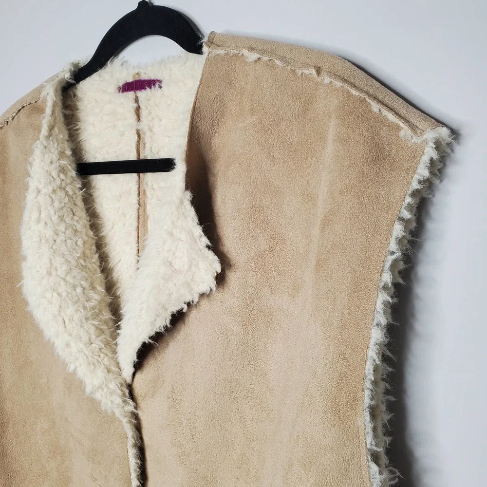 VELVET BY GRAHAM & SPENCER Cream Faux Fur Sleeveless Vest Sz S - Picture 3 of 8